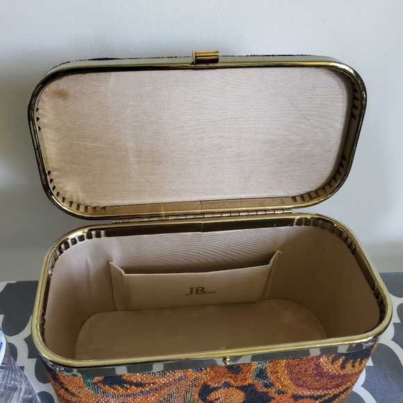 Carpet/Tapestry Traincase - Picture 3 of 6